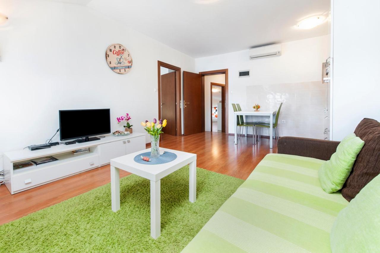 Sea View Apartment Rovinj Buitenkant foto