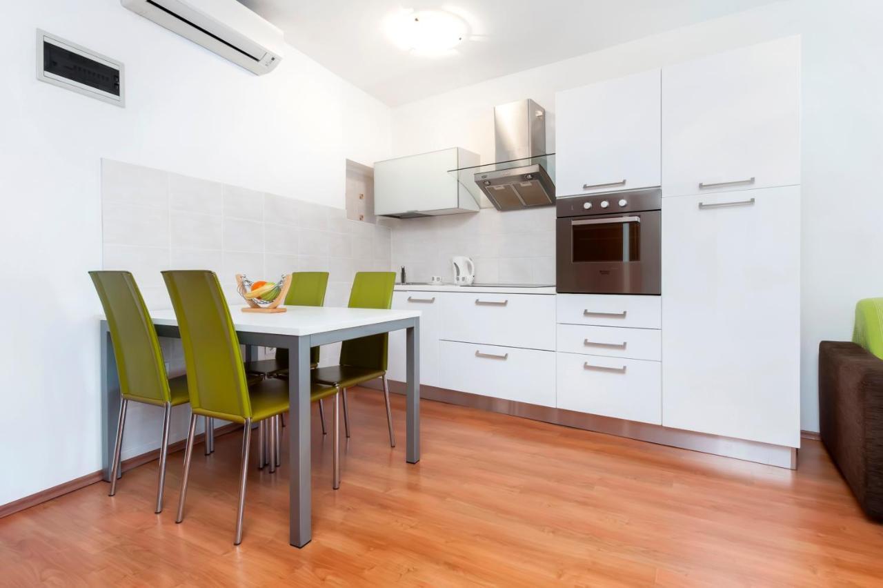 Sea View Apartment Rovinj Buitenkant foto