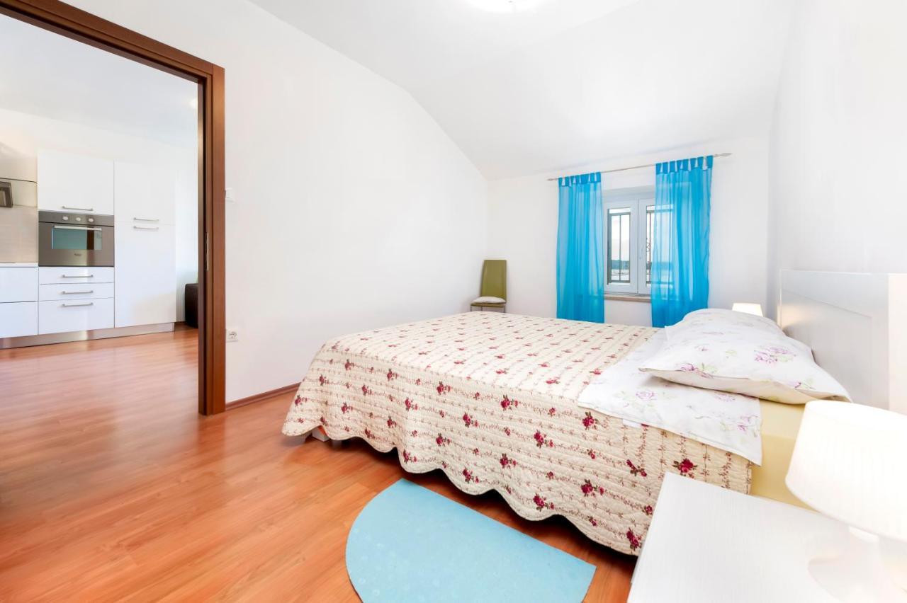 Sea View Apartment Rovinj Buitenkant foto